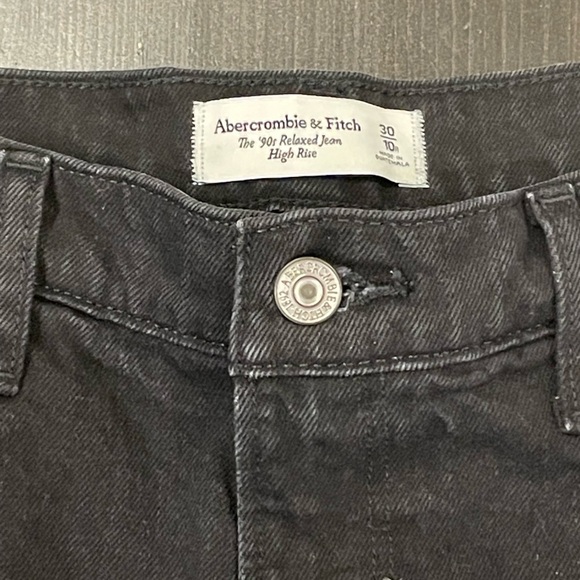 Abercrombie & Fitch *NWT* 90's Relaxed High Rise Jeans. Size 30 - Picture 3 of 8